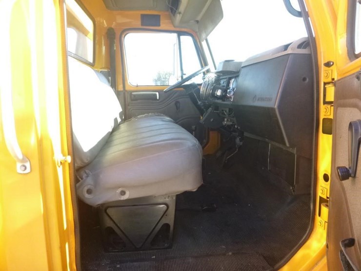 2001-international-4700-image-11