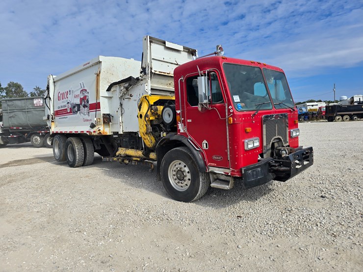 2003-peterbilt-320-image-39