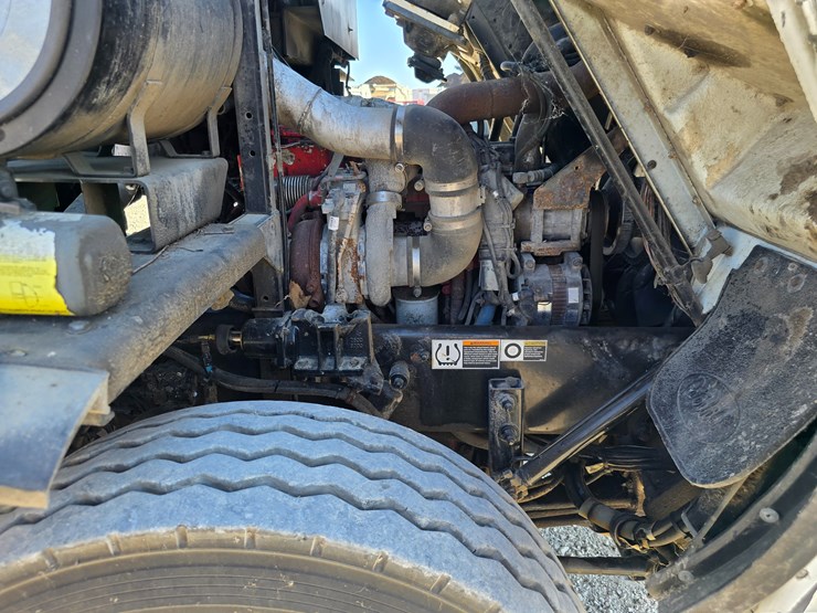 2013-peterbilt-320-image-60