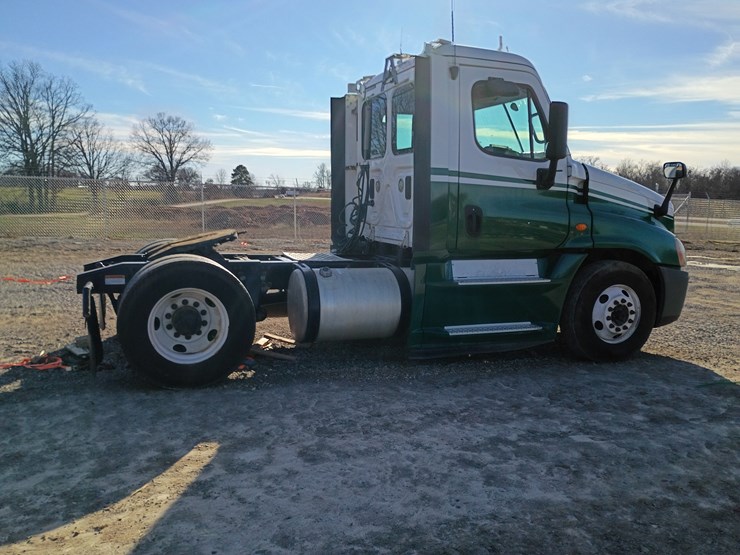 freightliner-cascadia-125-image-11