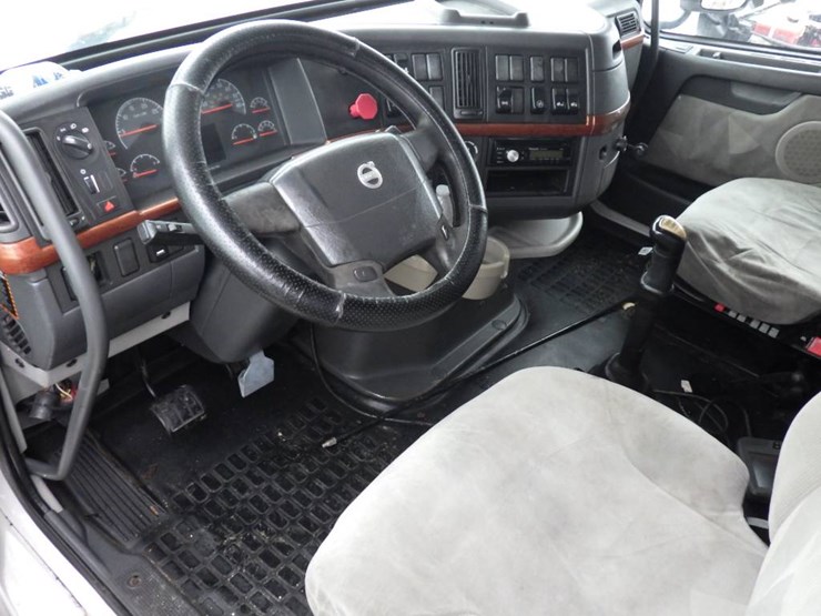 volvo-vnl780-image-23