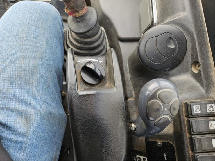 #3422-•-takeuchi-tb260-excavator-image-27