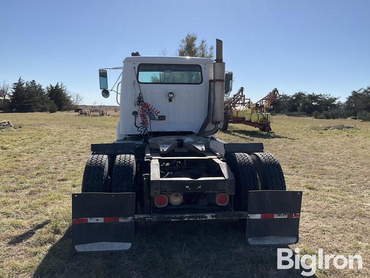 1996-international-8100-image-6