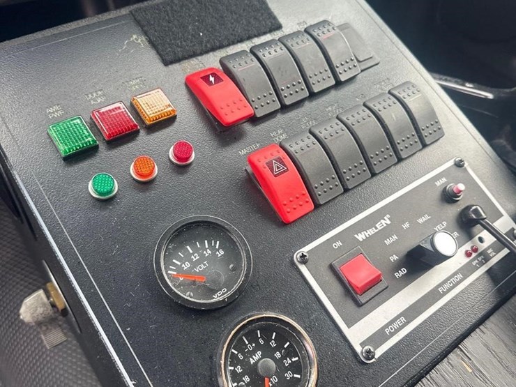 2006-gmc-sierra-3500-image-17