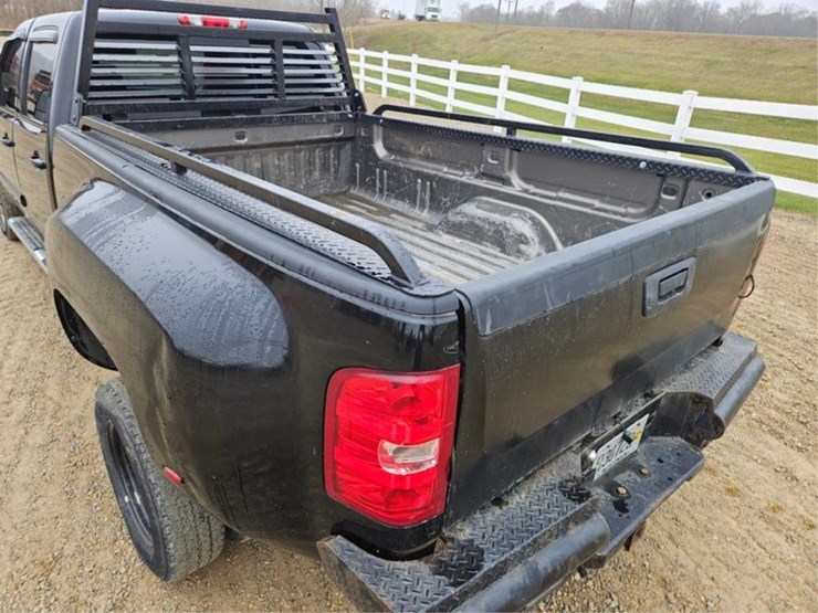 2008-chevrolet-3500-image-17