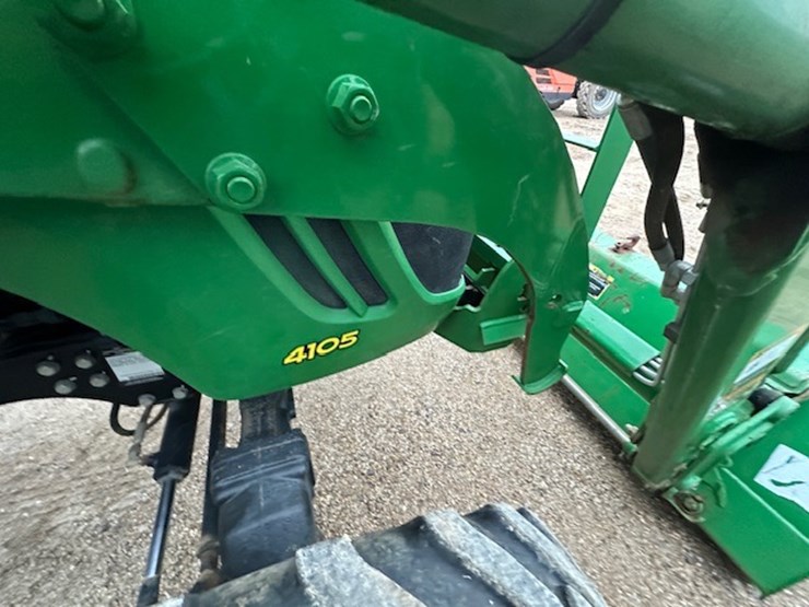 john-deere-4105-image-34