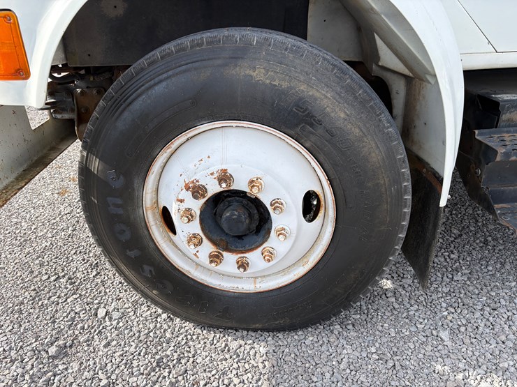 2002-international-4700-image-13