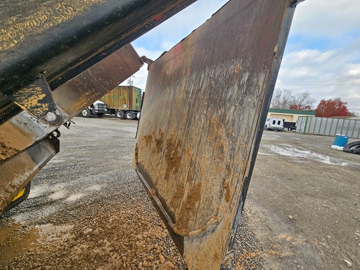 freightliner-columbia-112-image-46