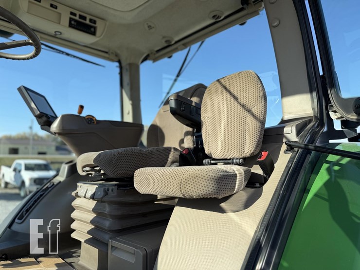 john-deere-8245r-image-32