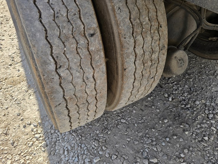 2003-peterbilt-320-image-94