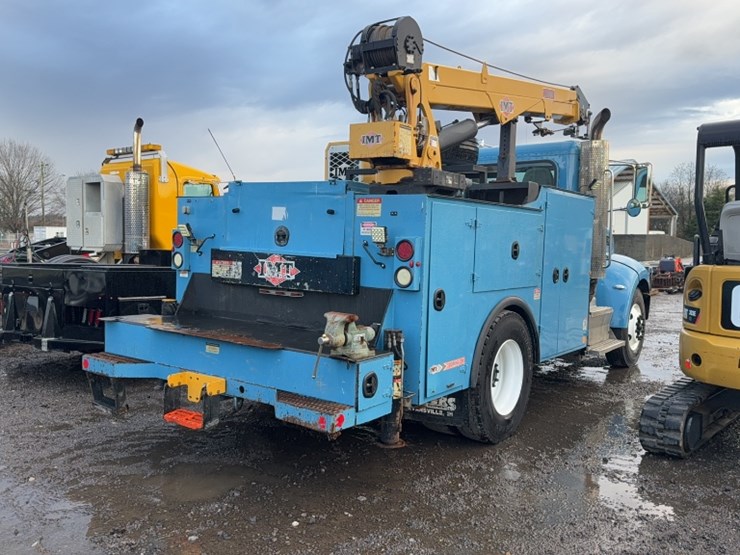 2012-peterbilt-337-image-12