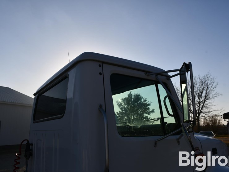 international-4700-image-16