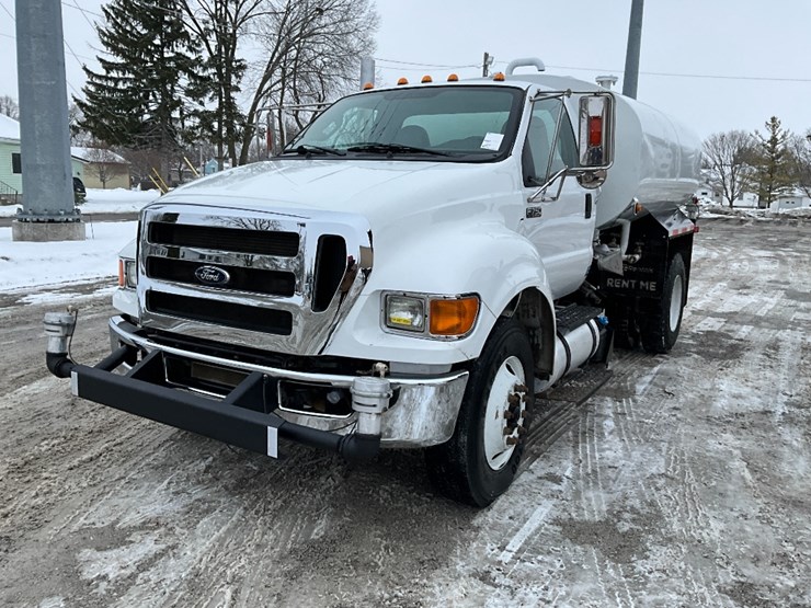 ford-f750-image-2