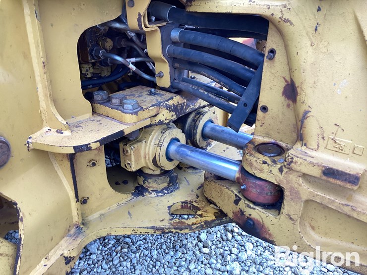 caterpillar-420d-image-19