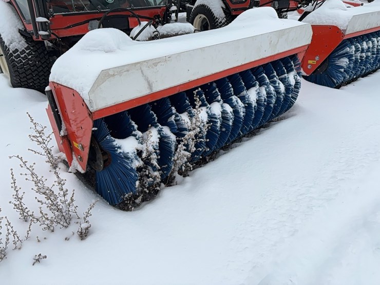 2022-kubota-f2690-image-3