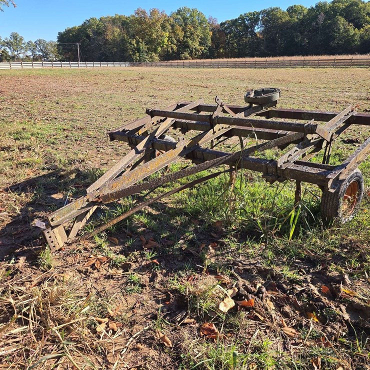 Pull type 6 shank chisel plow