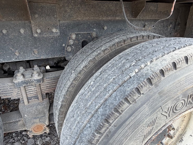 peterbilt-357-image-21