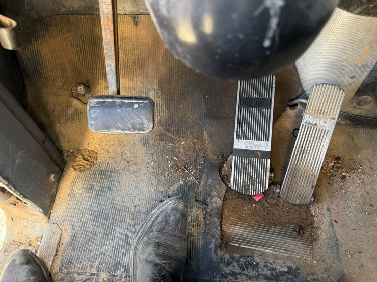 mack-r686st-image-115