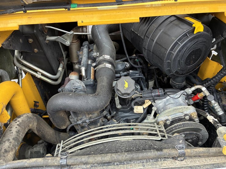 new-holland-l230-image-7