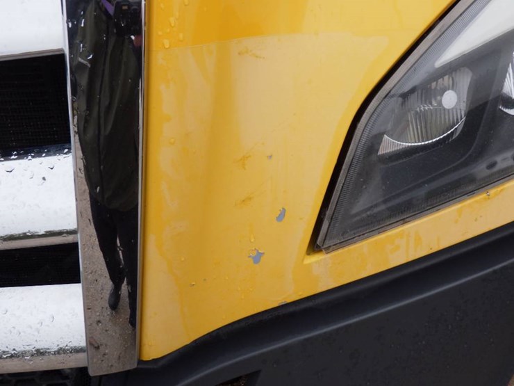 2019-freightliner-cascadia-126-image-3