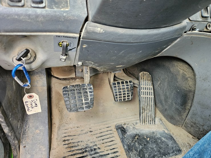 freightliner-columbia-112-image-86