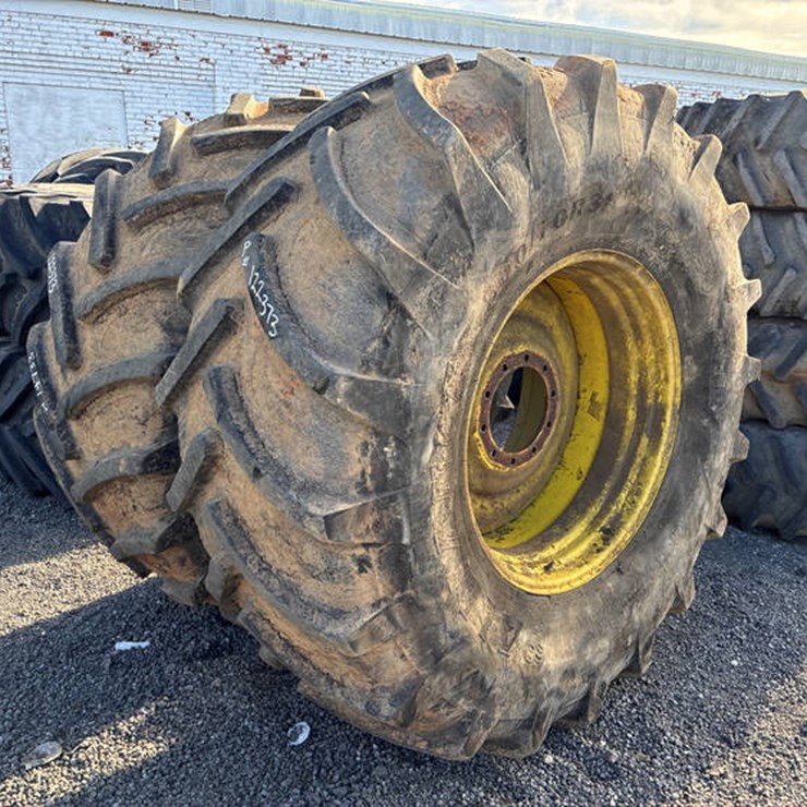 #122373 • 2 - ALLIANCE 800/70R38 TIRES ON JD RIMS