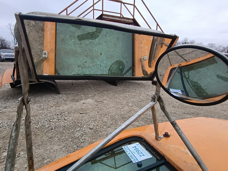 international-4900-image-6