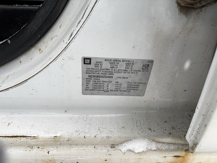 2016-chevrolet-2500hd-image-14