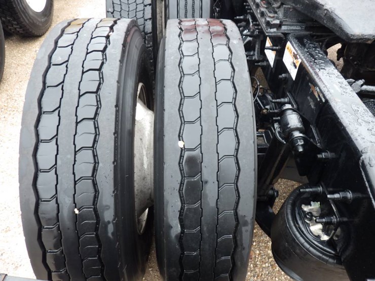 2019-freightliner-cascadia-116-image-13