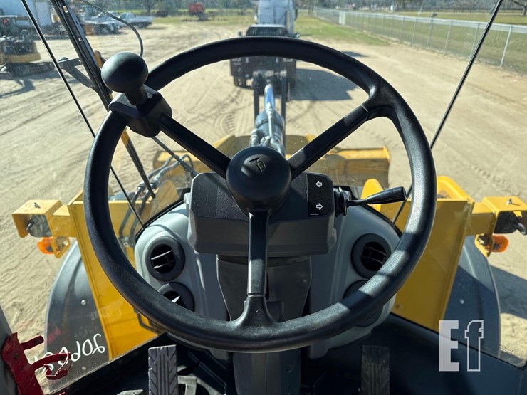 2022-deere-624-p-tier-image-22