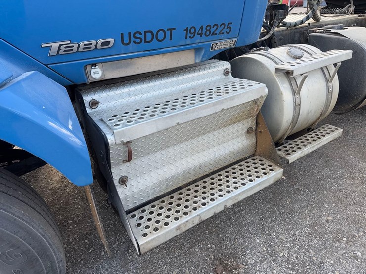 2016-kenworth-t880-image-10