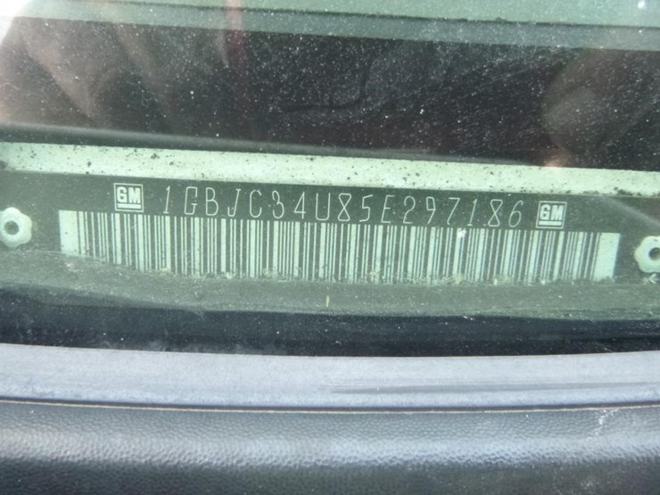 2005-chevrolet-3500-image-16