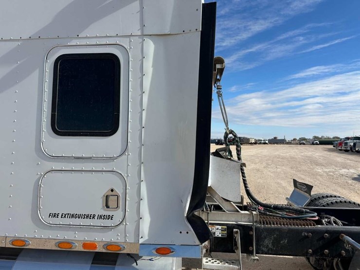 2007-kenworth-w900b-image-10