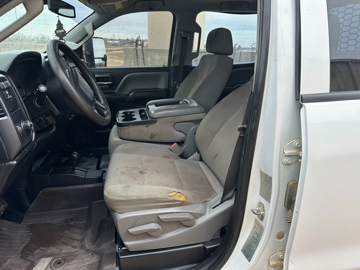 2017-chevrolet-3500hd-image-21