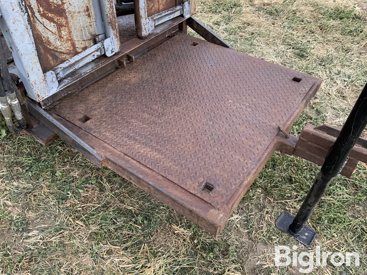 pearson-portable-hydraulic-squeeze-chute-image-11