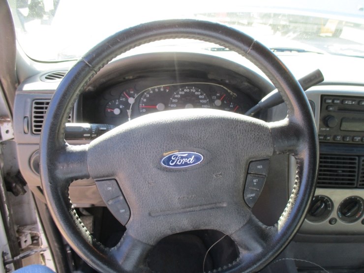 ford-explorer-xlt-image-11