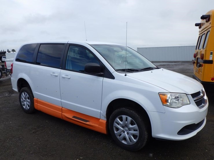 2014-dodge-grand-caravan-image-2
