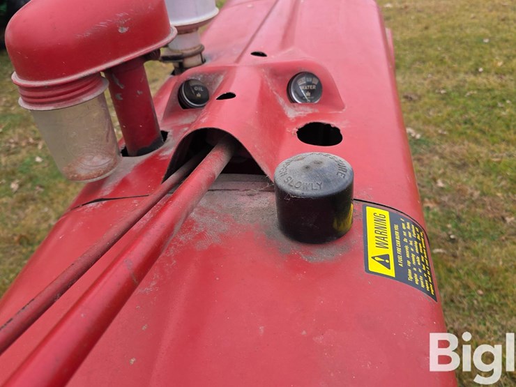 1945-farmall-h-2wd-tractor-image-13