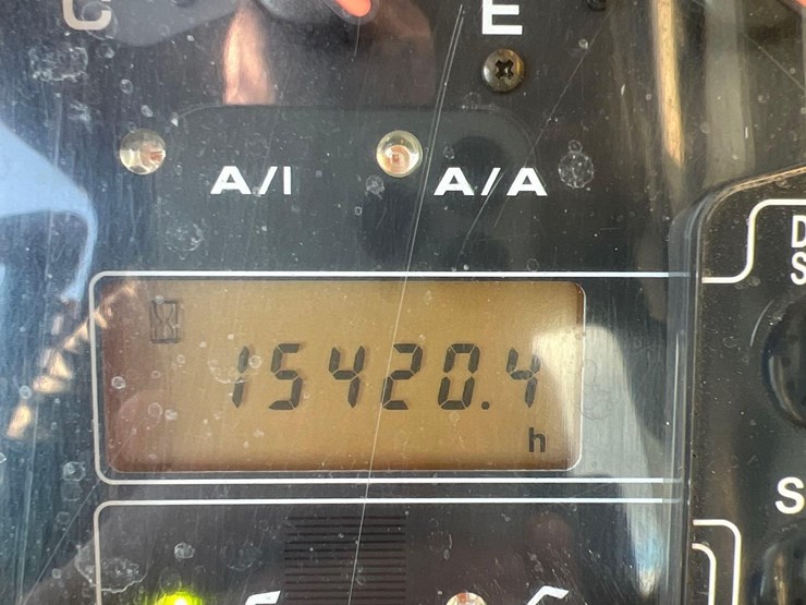 2005-john-deere-330cl-image-25