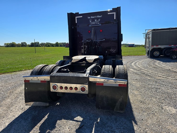 peterbilt-579-image-22