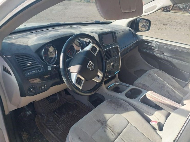 2011-dodge-grand-caravan-image-6