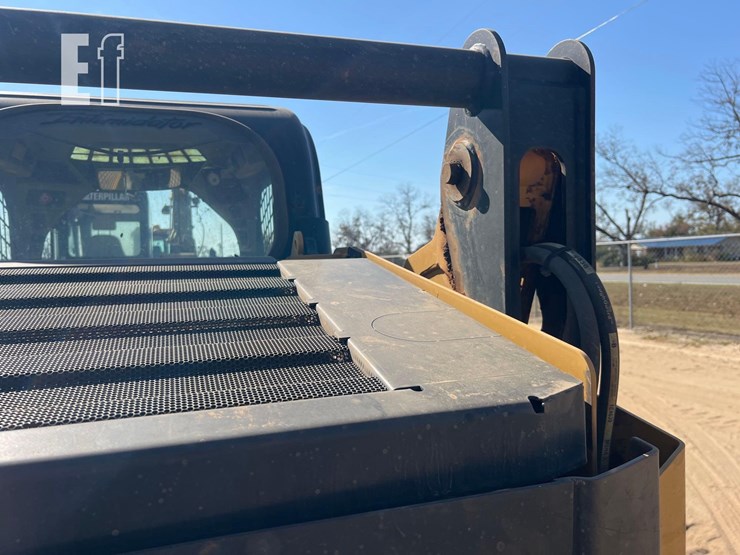 2017-caterpillar-259d-image-23