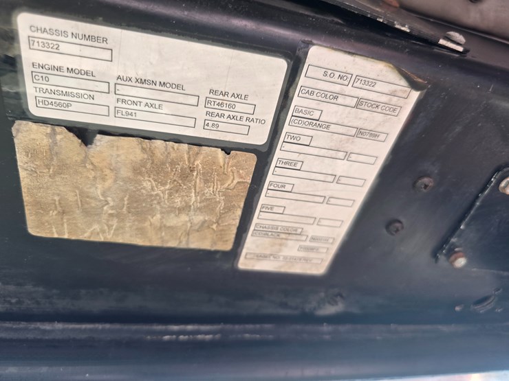 2001-peterbilt-320-image-38