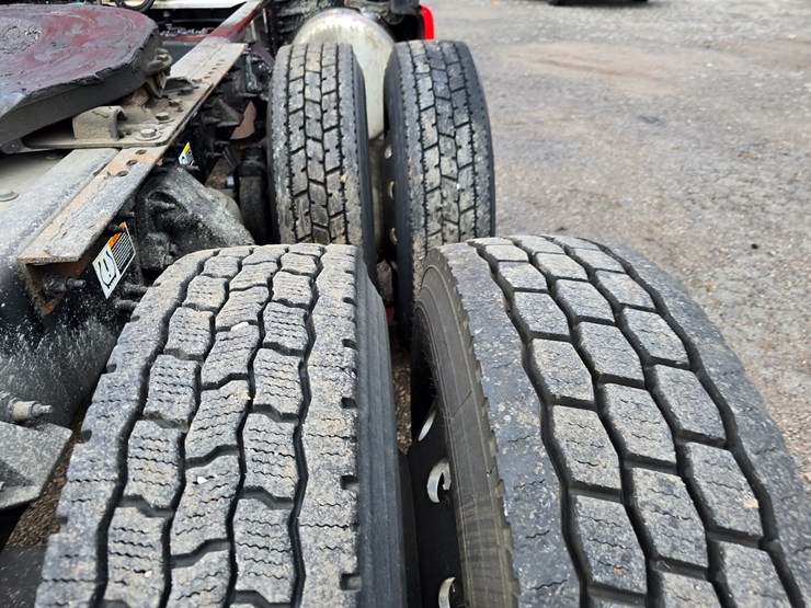 2017-peterbilt-579-image-102