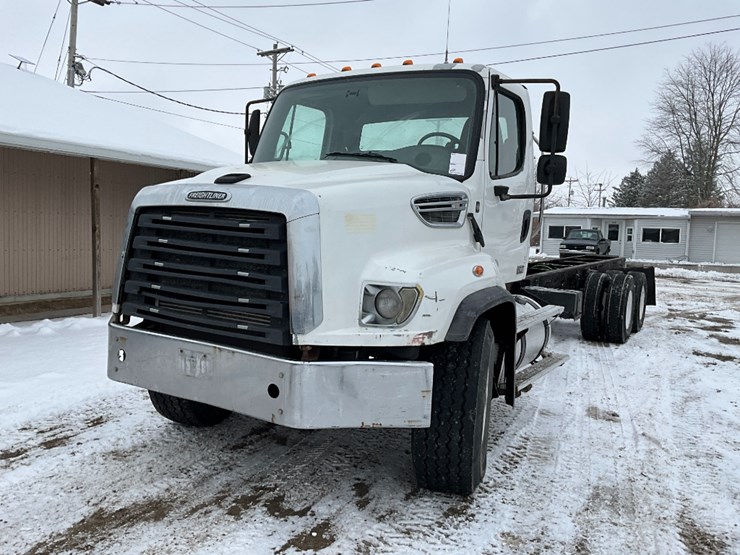 freightliner-114sd-image-2