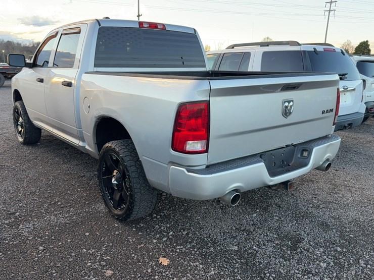 2014-dodge-1500-image-10