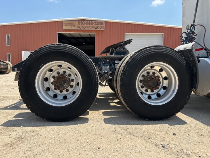 2016-kenworth-t660-image-12