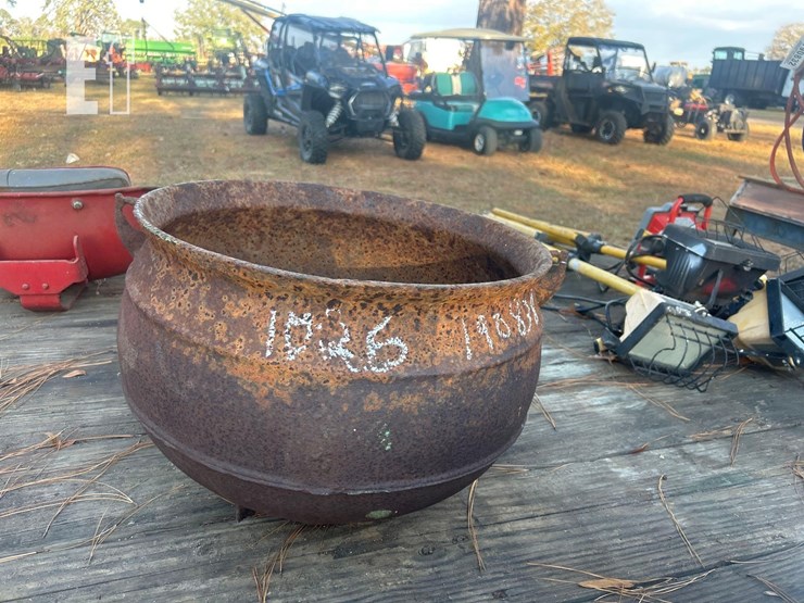 cast-iron-pot-image-1