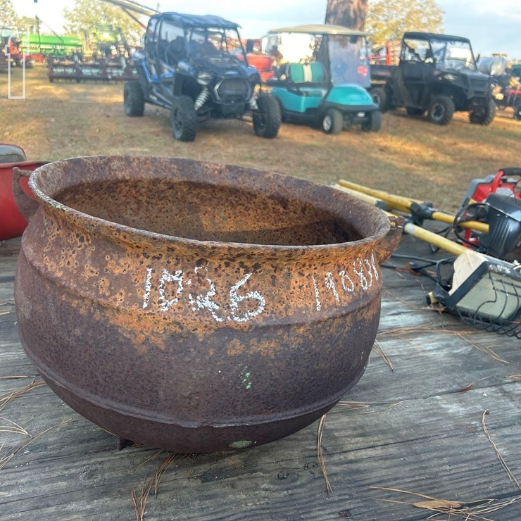 CAST IRON POT
