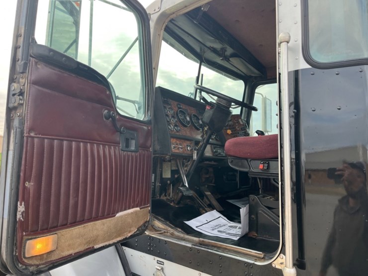 2001-kenworth-t800-image-18